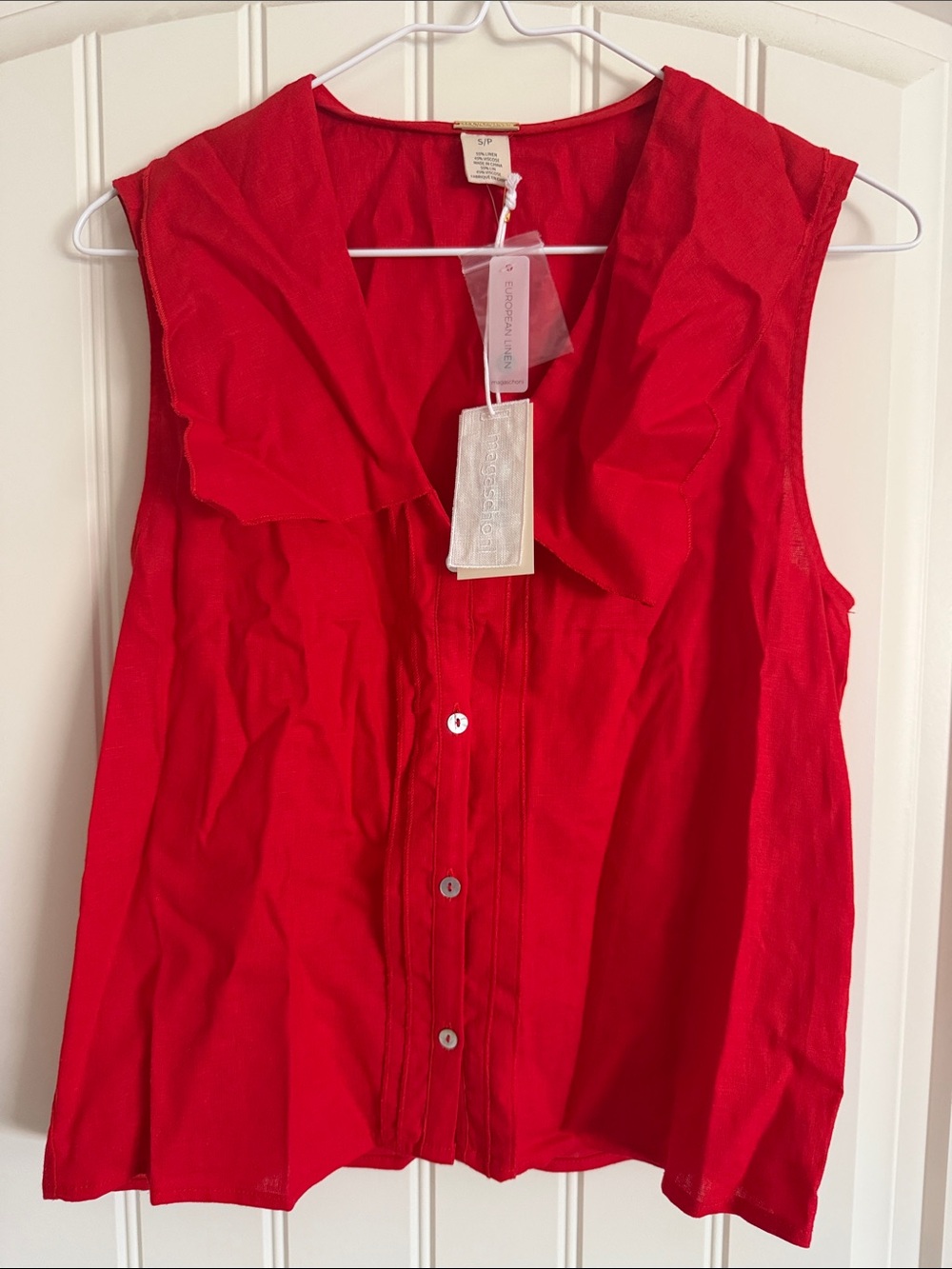 Magaschoni Red Ruffle Collar Sleeveless Button-Front Blouse